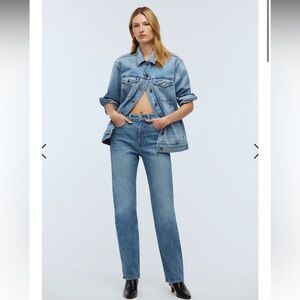 Petite '90s Straight Jean in Rondell Wash size 29P